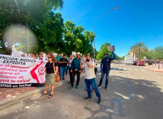 Se manifiestan por falta de insumos en el ISSSTESON para maestros de la UNISON