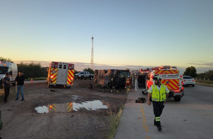 Continúa búsqueda de conductores de Tufesa tras volcamiento fatal en carretera Hermosillo–Guaymas