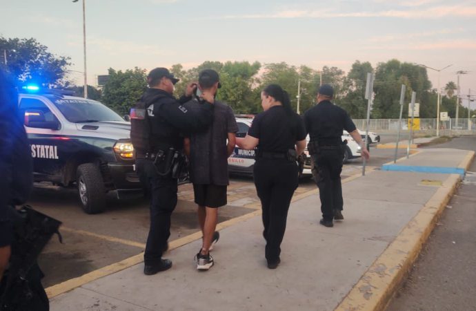 En Sonora, policías frustran suicidio al evitar que joven se arroje de edificio