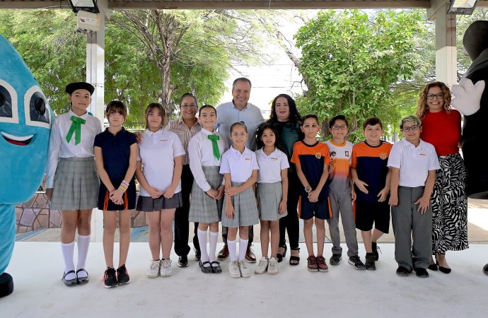 Entrega Toño Astiazarán primer distintivo CUIDA a Escuela Primaria Club de Leones #2