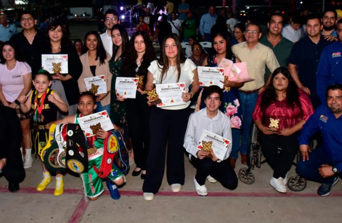 Reconocen talento de 15 navojoenses con el Premio Municipal de la Juventud 2025
