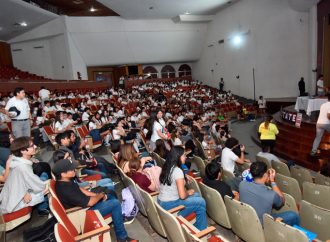 Participan jóvenes navojoenses en foro “Conéctate y dale color a tu vida”