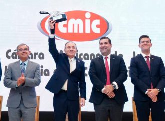 Reconocen empresarios liderazgo de gobernador Durazo en obras estratégicas durante reunión nacional del sector
