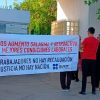 Se manifiestan trabajadores del SAT