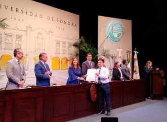 Reconocen a alumnos destacados de la Unison en su 83 aniversario