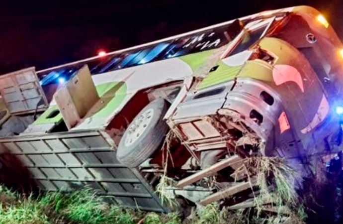 Vuelca autobús de jornaleros en Ahome; 15 lesionados rumbo a Hermosillo