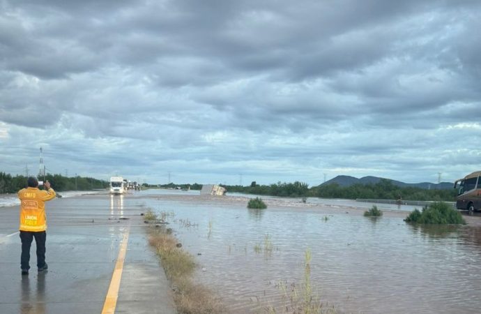 Cortan tramo carretero entre Ciudad Obregón y Guaymas por inundación