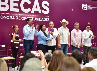 Más de 4 mil becas y nuevo centro para niños con autismo entregan gobernador y alcalde en Navojoa