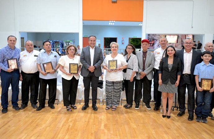 Reconoce Astiazarán a 17 leyendas del deporte en el Salón de la Fama del Deportista Hermosillense