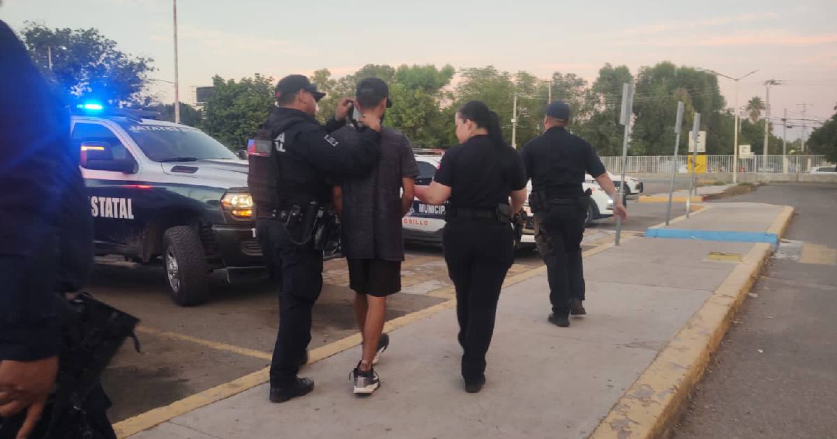 Policías evitan que hombre se arroje del techo en la Central de ...