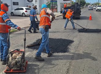 Hermosillo no se detiene: jornadas de bacheo continúan día y noche para recuperar vialidades