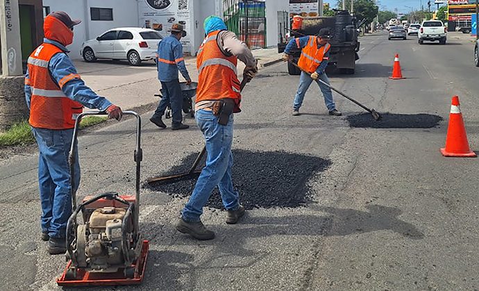 Hermosillo no se detiene: jornadas de bacheo continúan día y noche para recuperar vialidades