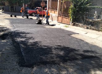 Refuerza Gobierno de Hermosillo labores de bacheo en distintas colonias