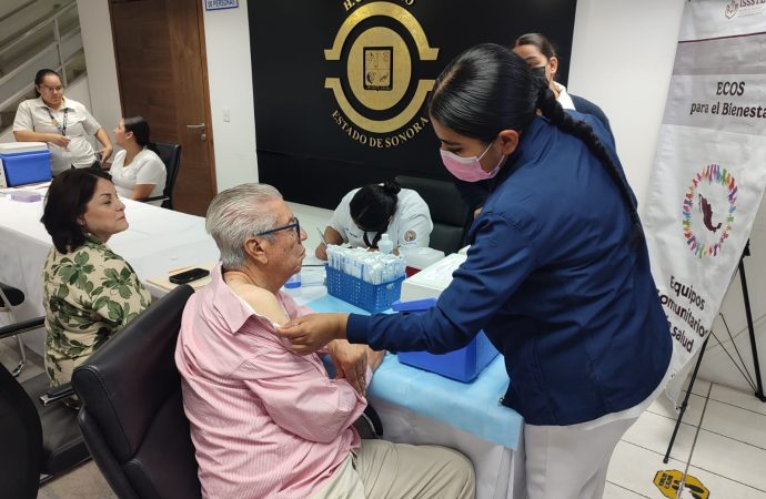 Realizan jornada de vacunación en el Congreso del Estado