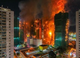 Tragedia en Hong Kong: incendio en complejo residencial deja 44 muertos y más de 270 desaparecidos