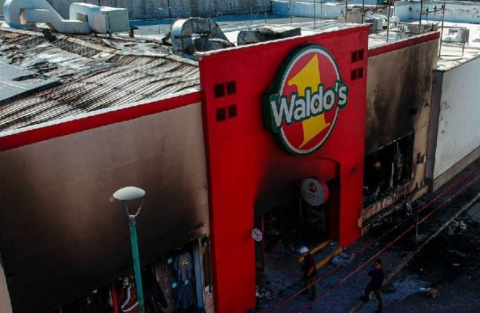 Al menos 34 servidores públicos y personal han comparecido por investigación del incendio en tienda “Waldo’s” en Sonora