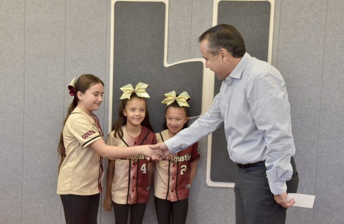 Apoya Toño Astiazarán a 125 deportistas hermosillenses con el Fondo Deportivo