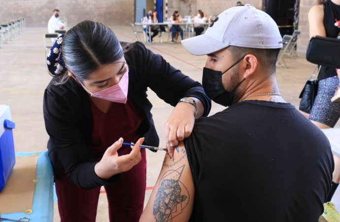 Inaugura el Gobernador Alfonso Durazo jornada de Macrovacunación en Hermosillo