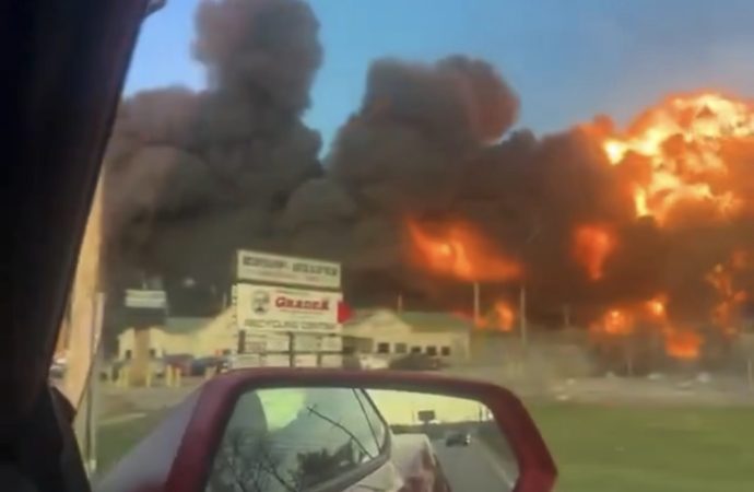 Avión de carga de UPS se estrella poco después del despegue en Louisville