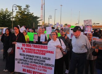 Ciudadanos marchan en Hermosillo para exigir justicia por las victrimas del incendio en Waldo´s