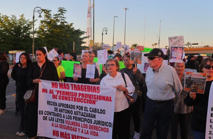 Ciudadanos marchan en Hermosillo para exigir justicia por las victrimas del incendio en Waldo´s
