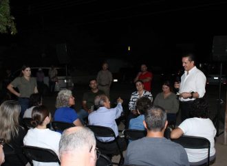 Lleva servicios básicos David Figueroa a vecinos de la Huerta