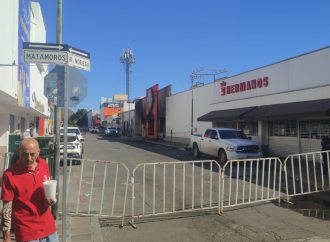 Piden comerciantes aledaños al Waldo´s poder sacar sus productos para trabajar