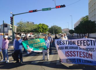 Integrantes del STAUS cierran el paso en Luis Encinas y Rosales en protesta por incumplimiento a diferentes cláusulas del contrato colectivo