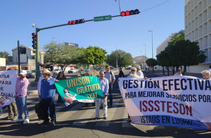 Integrantes del STAUS cierran el paso en Luis Encinas y Rosales en protesta por incumplimiento a diferentes cláusulas del contrato colectivo