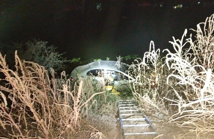 Salvan bomberos de Cajeme a hombre en el Canal Bajo