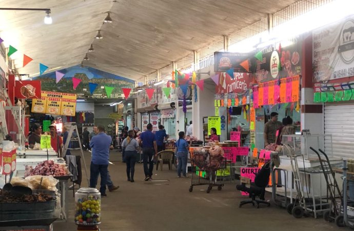 Funcionarios, comerciantes y cámaras piden consumir en el comercio local