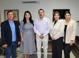 Se reúne Javier Lamarque con diputadas y diputados en el Congreso del Estado