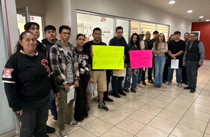 Se manifiestan empleados de Emine Casino tras cierre de la empresa en San Luis Río Colorado