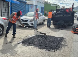 Refuerza Ayuntamiento mantenimiento vial en diversos puntos de Hermosillo este miércoles