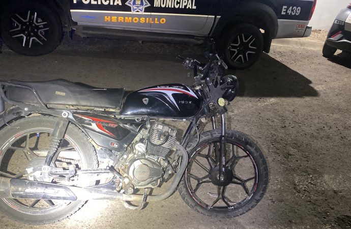 Policía de Hermosillo asegura arma prohibida, droga y recupera motocicleta robada