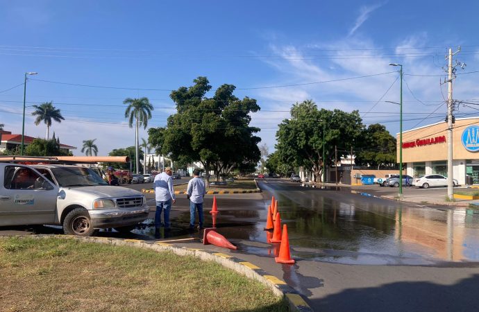 Reparan tubería principal de agua en la Náinari y Chihuahua para garantizar el suministro