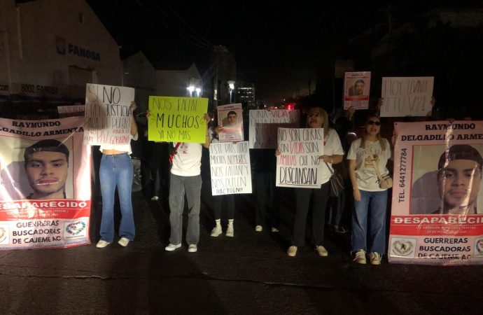 Vivo se lo llevaron, vivo lo queremos, gritan amigos y familiares de Raymundo