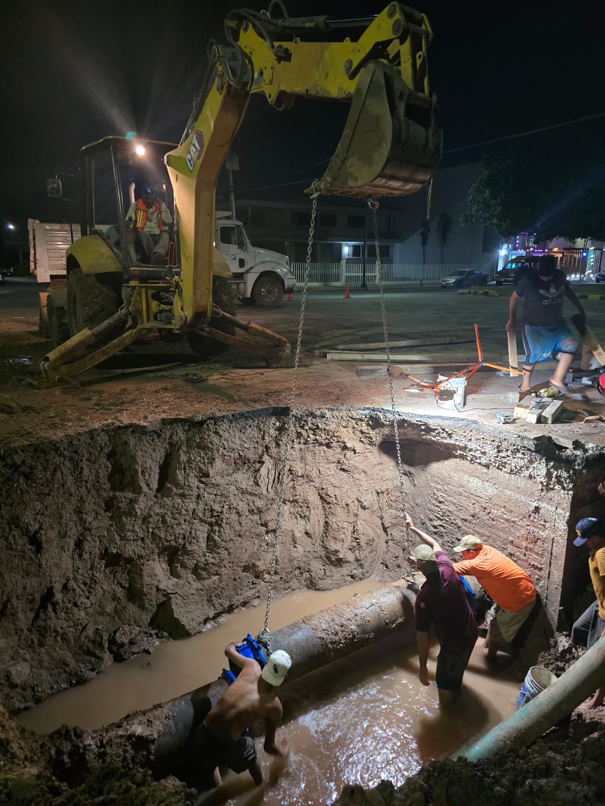 Reparan línea de agua en la calle Náinari - INFOSON