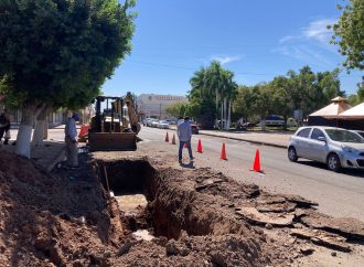 Reparan tubería de agua potable en California y Zaragoza