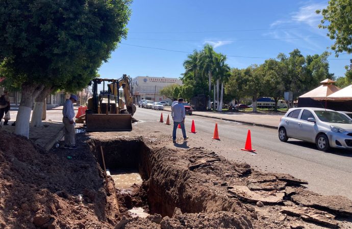 Reparan tubería de agua potable en California y Zaragoza