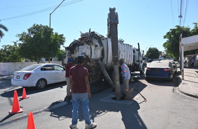 Realizan sondeo y desazolve de tubería sanitaria en Lerdo de Tejada