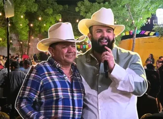 Carin León regresó a su barrio para grabar nuevo álbum en vivo