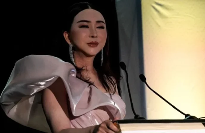 Emiten orden de arresto en Tailandia contra “Anne” Jakkaphong, copropietaria de Miss Universo
