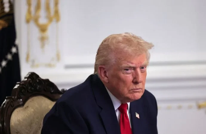 Trump advierte a aerolíneas y narcotraficantes que el espacio aéreo de Venezuela estará cerrado en su totalidad