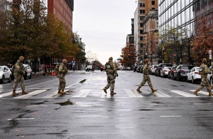 Kristi Noem afirma que sospechoso de ataque a Guardia Nacional se radicalizó tras llegar a EU