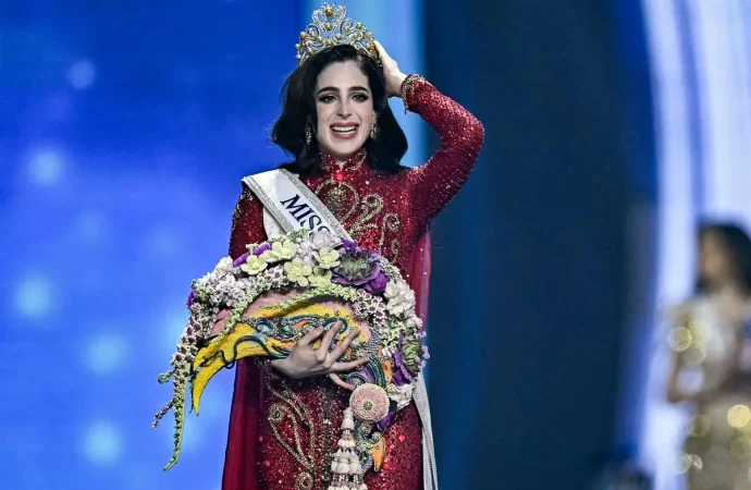 Fátima Bosch da a México la corona de Miss Universo 2025