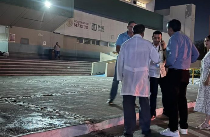 Toño Astiazarán visita heridos y familiares tras la tragedia en Waldo´s