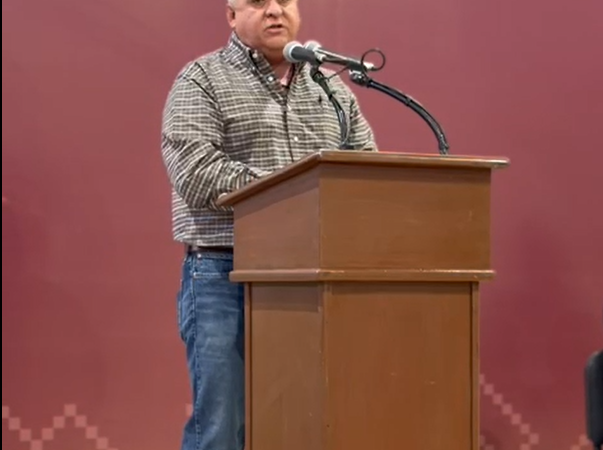 El gobernador Alfonso Durazo recibió el reconocimiento del alcalde Pancho Platas por su respaldo continuo hacia Moctezuma y los municipios serranos.