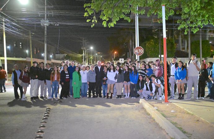 Beneficia Toño Astiazarán a estudiantes del Cobach Norte con tramo iluminado de Camina Segura