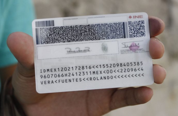 Entregan más de 600 credenciales de elector para personas postradas